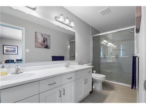 939 Robert Ferrie Drive, Kitchener, ON - Indoor Photo Showing Bathroom