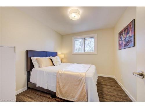 48 Mark Crescent, Cambridge, ON - Indoor Photo Showing Bedroom