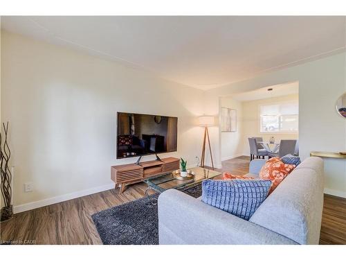 48 Mark Crescent, Cambridge, ON - Indoor Photo Showing Living Room
