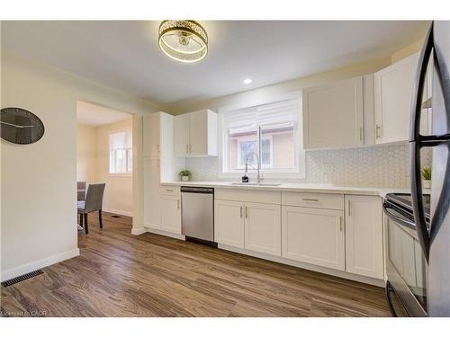 48 Mark Crescent, Cambridge, ON - Indoor Photo Showing Kitchen