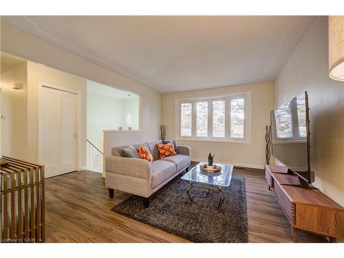 48 Mark Crescent, Cambridge, ON - Indoor Photo Showing Living Room