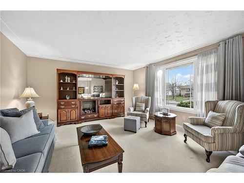 5083 Hartwood Avenue, Beamsville, ON - Indoor Photo Showing Living Room