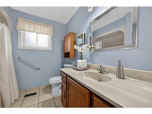 5083 Hartwood Avenue, Beamsville, ON - Indoor Photo Showing Bathroom