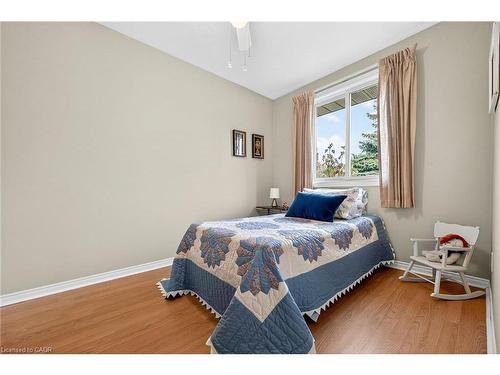 5083 Hartwood Avenue, Beamsville, ON - Indoor Photo Showing Bedroom