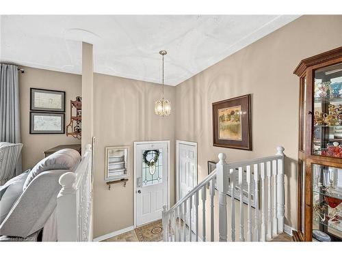 5083 Hartwood Avenue, Beamsville, ON - Indoor Photo Showing Other Room