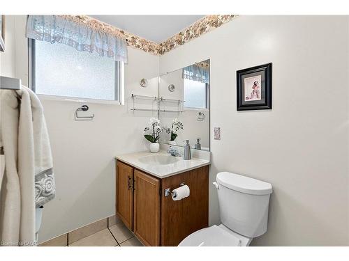 5083 Hartwood Avenue, Beamsville, ON - Indoor Photo Showing Bathroom