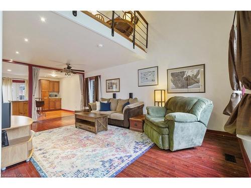 16 Edison Street, Hamilton, ON - Indoor Photo Showing Living Room