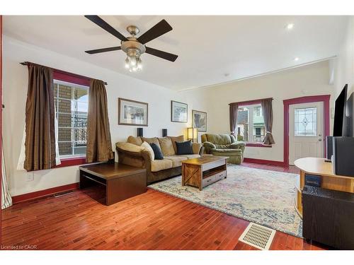 16 Edison Street, Hamilton, ON - Indoor Photo Showing Living Room