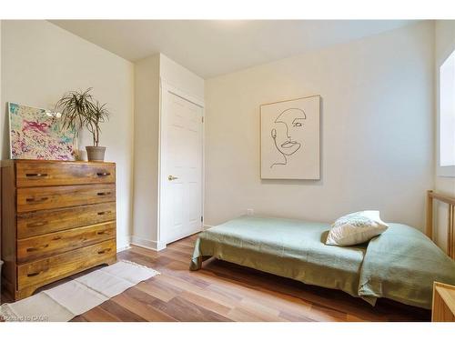16 Edison Street, Hamilton, ON - Indoor Photo Showing Bedroom