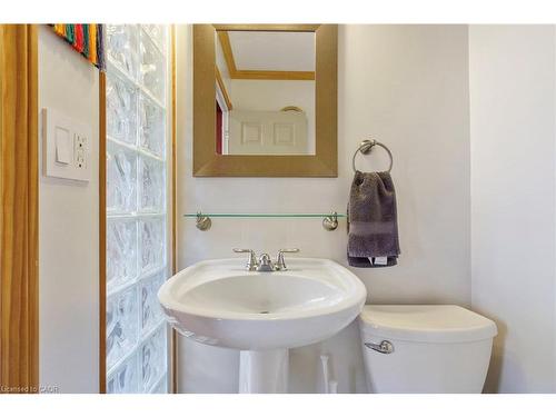 16 Edison Street, Hamilton, ON - Indoor Photo Showing Bathroom