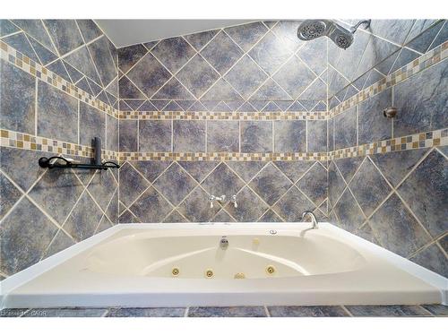 16 Edison Street, Hamilton, ON - Indoor Photo Showing Bathroom