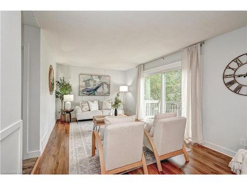 39 Southwood Drive, Kitchener, ON - Indoor Photo Showing Living Room