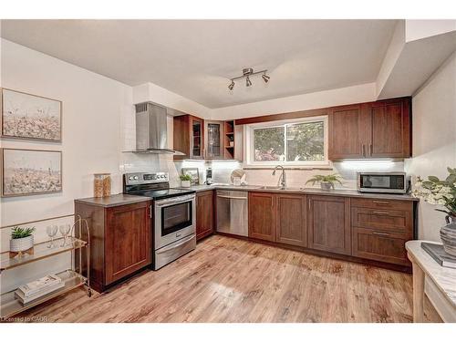 39 Southwood Drive, Kitchener, ON - Indoor Photo Showing Kitchen