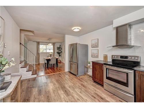 39 Southwood Drive, Kitchener, ON - Indoor Photo Showing Kitchen