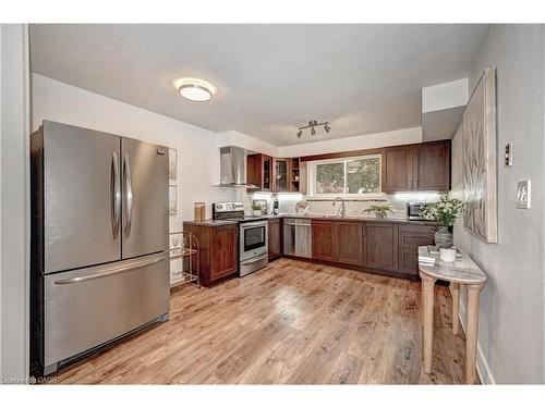 39 Southwood Drive, Kitchener, ON - Indoor Photo Showing Kitchen