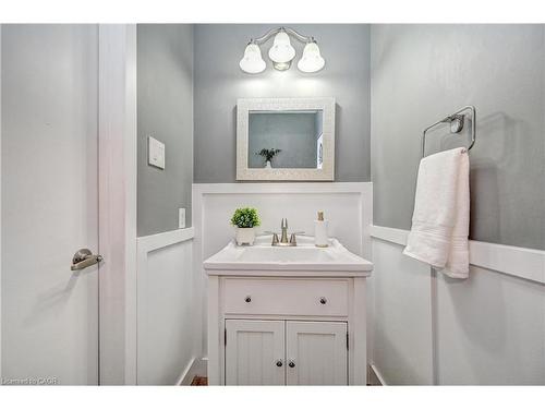 39 Southwood Drive, Kitchener, ON - Indoor Photo Showing Bathroom