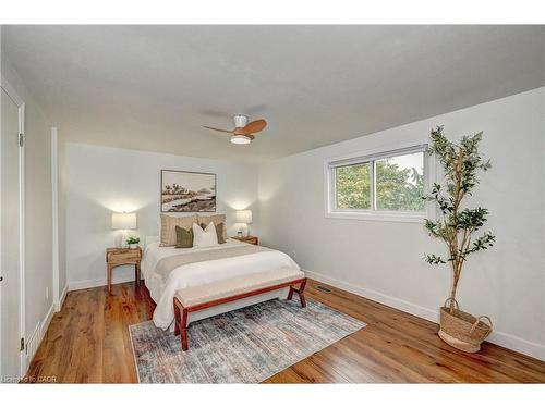 39 Southwood Drive, Kitchener, ON - Indoor Photo Showing Bedroom