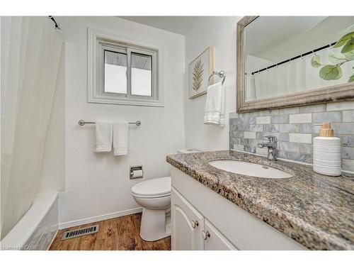 39 Southwood Drive, Kitchener, ON - Indoor Photo Showing Bathroom