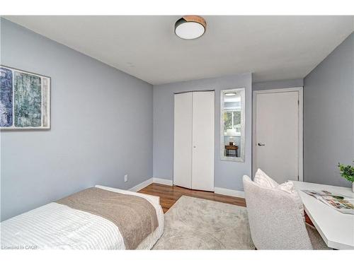 39 Southwood Drive, Kitchener, ON - Indoor Photo Showing Bedroom