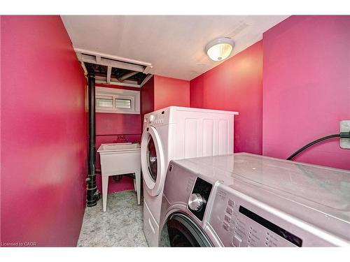 39 Southwood Drive, Kitchener, ON - Indoor Photo Showing Laundry Room