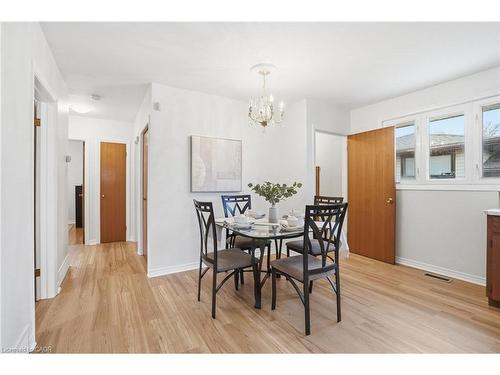 131 Nash Road N, Hamilton, ON - Indoor Photo Showing Dining Room