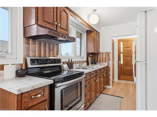 131 Nash Road N, Hamilton, ON - Indoor Photo Showing Kitchen With Double Sink