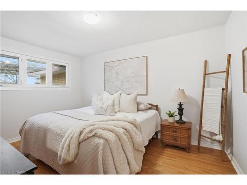 131 Nash Road N, Hamilton, ON - Indoor Photo Showing Bedroom