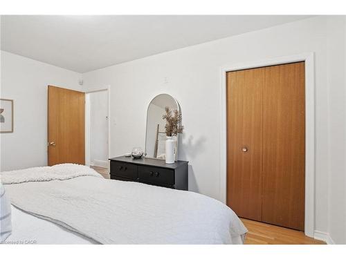 131 Nash Road N, Hamilton, ON - Indoor Photo Showing Bedroom