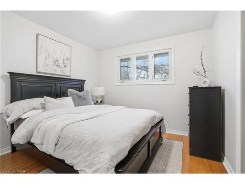 131 Nash Road N, Hamilton, ON - Indoor Photo Showing Bedroom