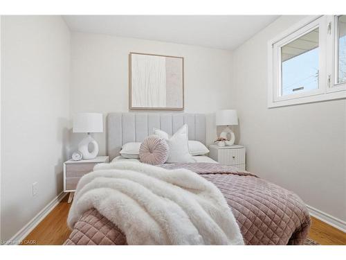 131 Nash Road N, Hamilton, ON - Indoor Photo Showing Bedroom