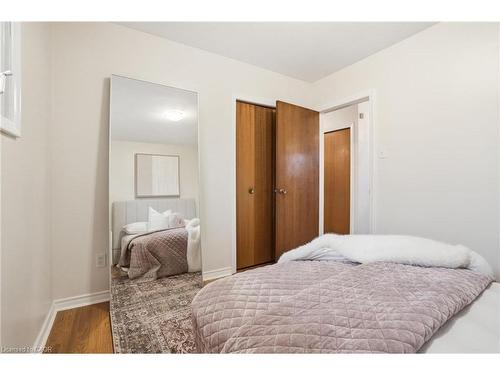 131 Nash Road N, Hamilton, ON - Indoor Photo Showing Bedroom
