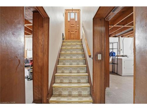 131 Nash Road N, Hamilton, ON - Indoor Photo Showing Other Room