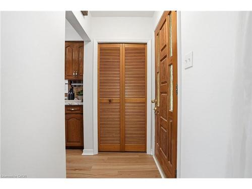 131 Nash Road N, Hamilton, ON - Indoor Photo Showing Other Room