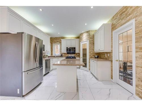 2001 Rosemount Crescent, Oakville, ON - Indoor Photo Showing Kitchen