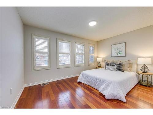 2001 Rosemount Crescent, Oakville, ON - Indoor Photo Showing Bedroom