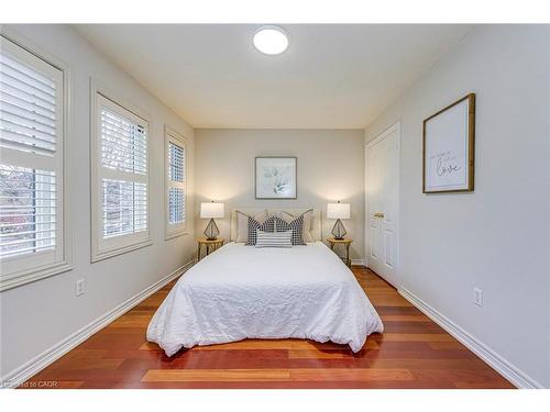 2001 Rosemount Crescent, Oakville, ON - Indoor Photo Showing Bedroom