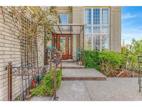 2001 Rosemount Crescent, Oakville, ON - Outdoor