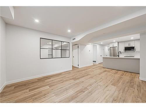 105-555 Sanatorium Road, Hamilton, ON - Indoor Photo Showing Kitchen