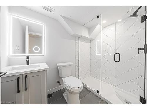 105-555 Sanatorium Road, Hamilton, ON - Indoor Photo Showing Bathroom