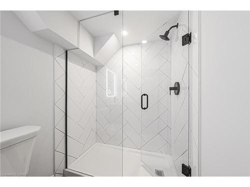 105-555 Sanatorium Road, Hamilton, ON - Indoor Photo Showing Bathroom