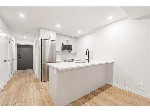 105-555 Sanatorium Road, Hamilton, ON - Indoor Photo Showing Kitchen
