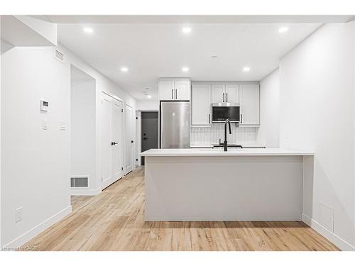 105-555 Sanatorium Road, Hamilton, ON - Indoor Photo Showing Kitchen