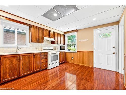 111 Leland Street, Hamilton, ON - Indoor Photo Showing Kitchen