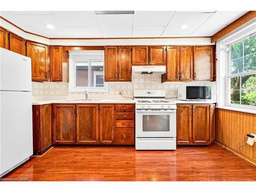 111 Leland Street, Hamilton, ON - Indoor Photo Showing Kitchen