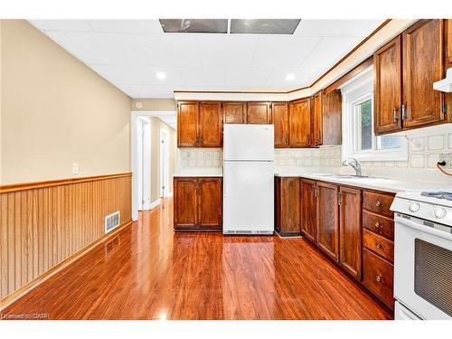 111 Leland Street, Hamilton, ON - Indoor Photo Showing Kitchen