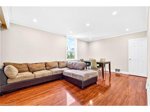 111 Leland Street, Hamilton, ON - Indoor Photo Showing Living Room