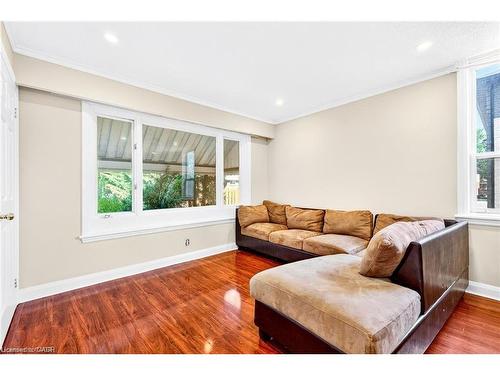 111 Leland Street, Hamilton, ON - Indoor Photo Showing Living Room