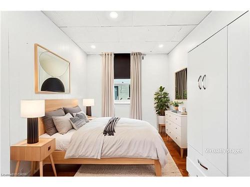 111 Leland Street, Hamilton, ON - Indoor Photo Showing Bedroom