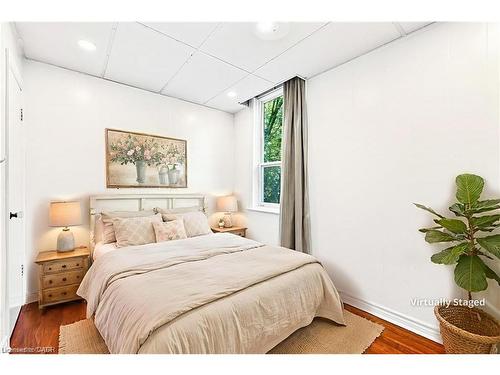 111 Leland Street, Hamilton, ON - Indoor Photo Showing Bedroom