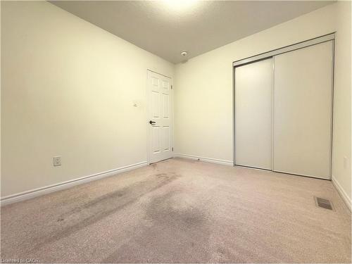 Main-382 Grovehill Crescent, Kitchener, ON - Indoor Photo Showing Other Room